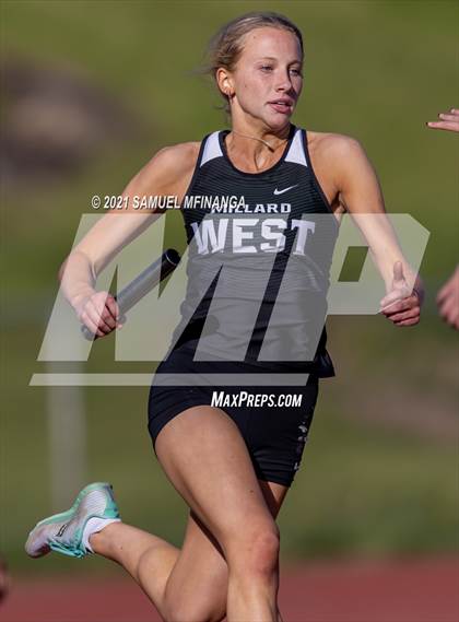 Thumbnail 3 in Metro Conference Track and Field Meet (4X100 Meter) photogallery.