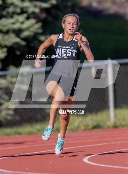 Thumbnail 2 in Metro Conference Track and Field Meet (4X100 Meter) photogallery.