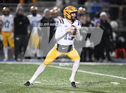 Thumbnail 1 in Avon vs. Highland (OHSAA Division 2 Regional Final) photogallery.