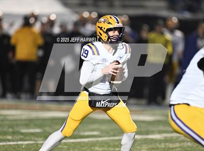 Thumbnail 3 in Avon vs. Highland (OHSAA Division 2 Regional Final) photogallery.