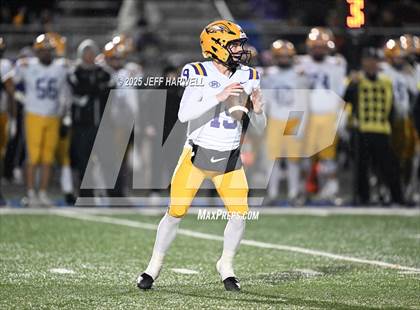 Thumbnail 2 in Avon vs. Highland (OHSAA Division 2 Regional Final) photogallery.