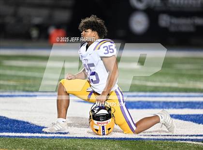 Thumbnail 2 in Avon vs. Highland (OHSAA Division 2 Regional Final) photogallery.