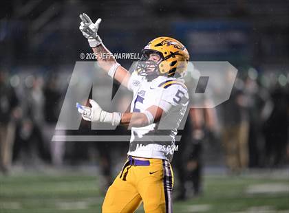 Thumbnail 1 in Avon vs. Highland (OHSAA Division 2 Regional Final) photogallery.