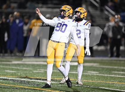 Thumbnail 3 in Avon vs. Highland (OHSAA Division 2 Regional Final) photogallery.