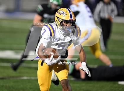 Thumbnail 3 in Avon vs. Highland (OHSAA Division 2 Regional Final) photogallery.