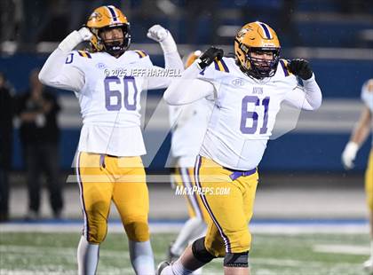 Thumbnail 1 in Avon vs. Highland (OHSAA Division 2 Regional Final) photogallery.