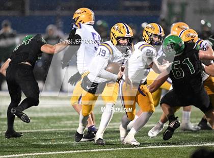 Thumbnail 1 in Avon vs. Highland (OHSAA Division 2 Regional Final) photogallery.