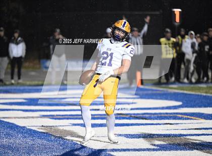 Thumbnail 2 in Avon vs. Highland (OHSAA Division 2 Regional Final) photogallery.