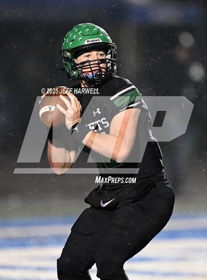 Thumbnail 2 in Avon vs. Highland (OHSAA Division 2 Regional Final) photogallery.