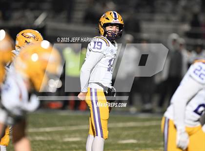 Thumbnail 2 in Avon vs. Highland (OHSAA Division 2 Regional Final) photogallery.