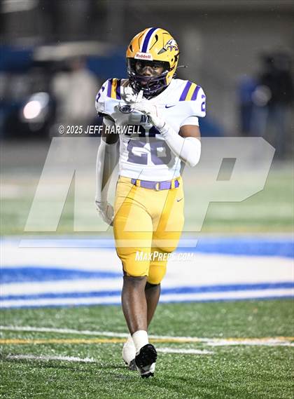 Thumbnail 2 in Avon vs. Highland (OHSAA Division 2 Regional Final) photogallery.