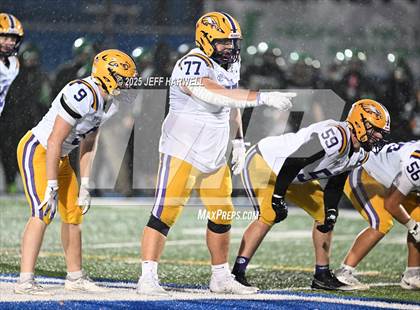 Thumbnail 3 in Avon vs. Highland (OHSAA Division 2 Regional Final) photogallery.