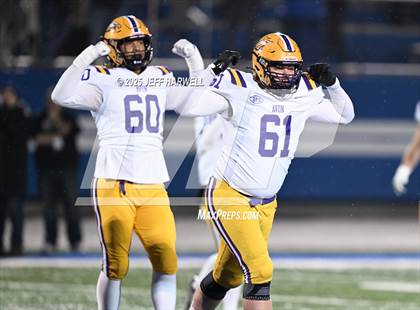 Thumbnail 3 in Avon vs. Highland (OHSAA Division 2 Regional Final) photogallery.