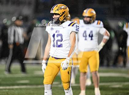 Thumbnail 3 in Avon vs. Highland (OHSAA Division 2 Regional Final) photogallery.