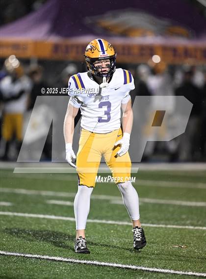 Thumbnail 1 in Avon vs. Highland (OHSAA Division 2 Regional Final) photogallery.