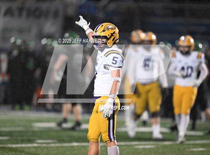 Thumbnail 3 in Avon vs. Highland (OHSAA Division 2 Regional Final) photogallery.