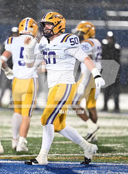 Thumbnail 2 in Avon vs. Highland (OHSAA Division 2 Regional Final) photogallery.