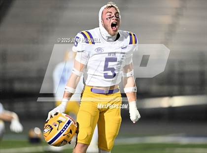 Thumbnail 3 in Avon vs. Highland (OHSAA Division 2 Regional Final) photogallery.