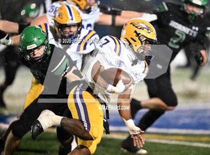 Thumbnail 3 in Avon vs. Highland (OHSAA Division 2 Regional Final) photogallery.