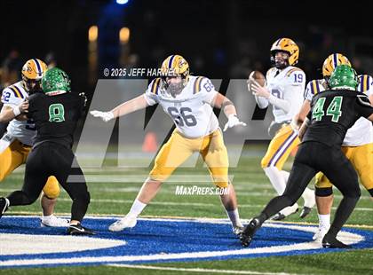 Thumbnail 3 in Avon vs. Highland (OHSAA Division 2 Regional Final) photogallery.