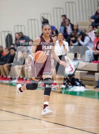 Thumbnail 2 in Cedar Hill vs. Plano (UIL 6A Quarterfinal) photogallery.