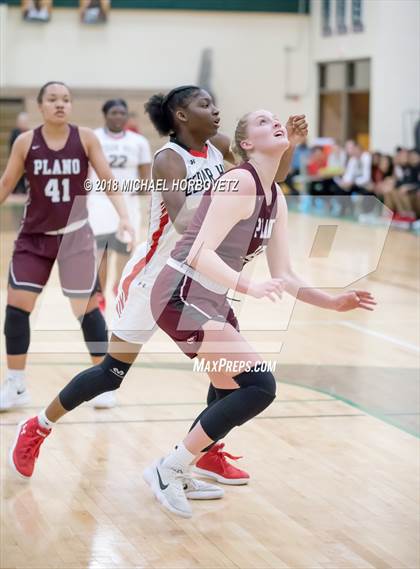 Thumbnail 1 in Cedar Hill vs. Plano (UIL 6A Quarterfinal) photogallery.