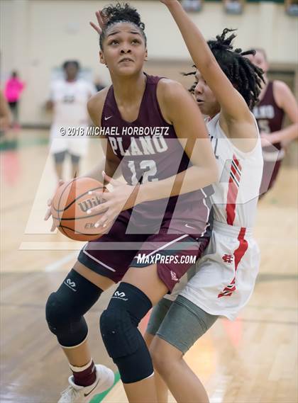 Thumbnail 1 in Cedar Hill vs. Plano (UIL 6A Quarterfinal) photogallery.