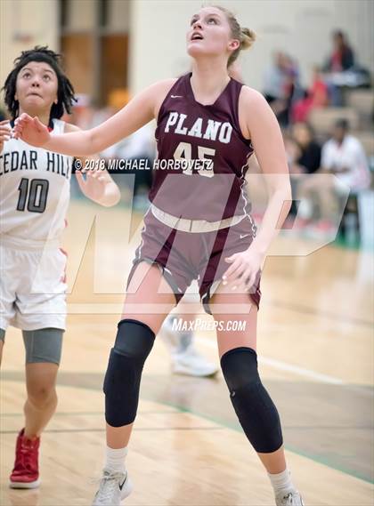 Thumbnail 2 in Cedar Hill vs. Plano (UIL 6A Quarterfinal) photogallery.