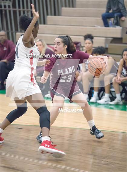 Thumbnail 2 in Cedar Hill vs. Plano (UIL 6A Quarterfinal) photogallery.