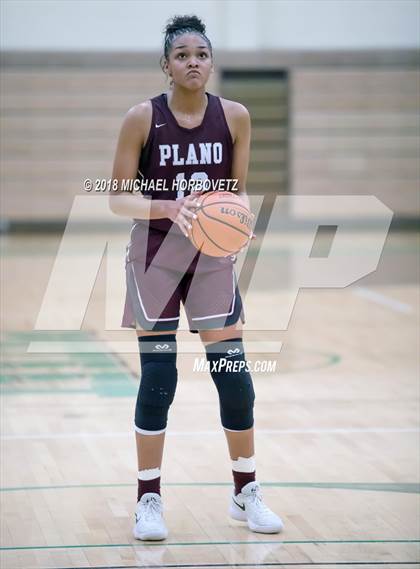 Thumbnail 3 in Cedar Hill vs. Plano (UIL 6A Quarterfinal) photogallery.
