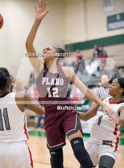 Thumbnail 2 in Cedar Hill vs. Plano (UIL 6A Quarterfinal) photogallery.
