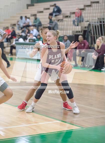 Thumbnail 1 in Cedar Hill vs. Plano (UIL 6A Quarterfinal) photogallery.