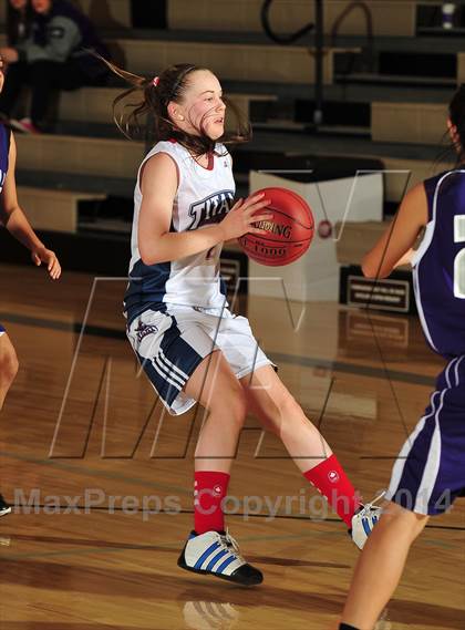 Thumbnail 2 in Shadow Hills vs. Samuel Robertson Canada (MaxPreps Holiday Classic) photogallery.