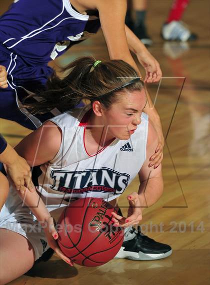 Thumbnail 3 in Shadow Hills vs. Samuel Robertson Canada (MaxPreps Holiday Classic) photogallery.