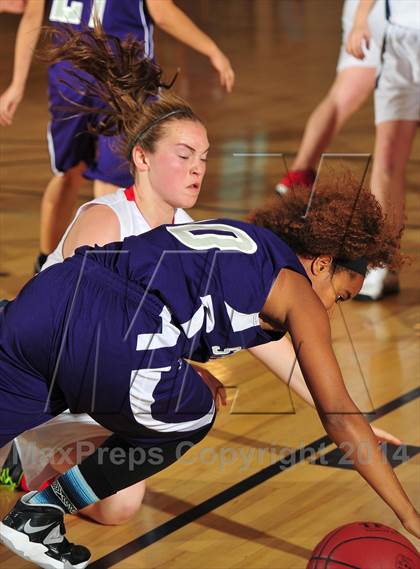 Thumbnail 2 in Shadow Hills vs. Samuel Robertson Canada (MaxPreps Holiday Classic) photogallery.