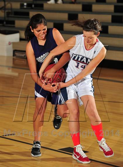Thumbnail 2 in Shadow Hills vs. Samuel Robertson Canada (MaxPreps Holiday Classic) photogallery.