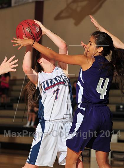 Thumbnail 1 in Shadow Hills vs. Samuel Robertson Canada (MaxPreps Holiday Classic) photogallery.