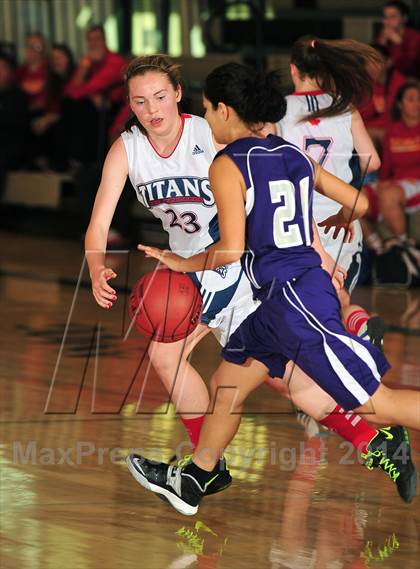 Thumbnail 3 in Shadow Hills vs. Samuel Robertson Canada (MaxPreps Holiday Classic) photogallery.