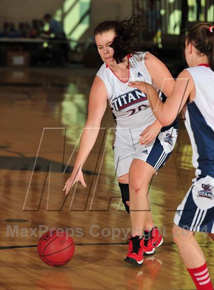 Thumbnail 1 in Shadow Hills vs. Samuel Robertson Canada (MaxPreps Holiday Classic) photogallery.