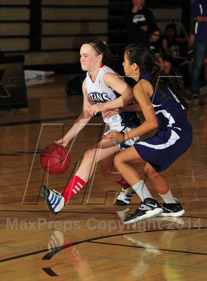 Thumbnail 2 in Shadow Hills vs. Samuel Robertson Canada (MaxPreps Holiday Classic) photogallery.