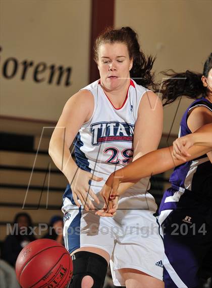 Thumbnail 2 in Shadow Hills vs. Samuel Robertson Canada (MaxPreps Holiday Classic) photogallery.