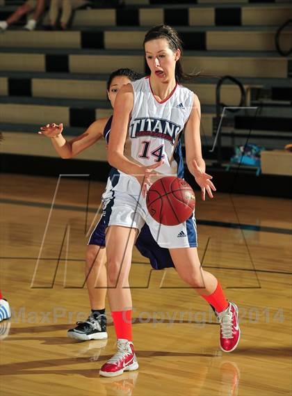 Thumbnail 3 in Shadow Hills vs. Samuel Robertson Canada (MaxPreps Holiday Classic) photogallery.