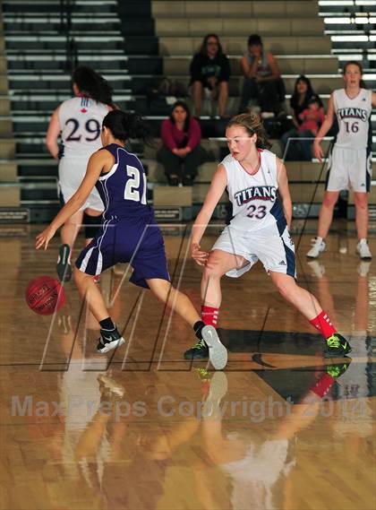 Thumbnail 1 in Shadow Hills vs. Samuel Robertson Canada (MaxPreps Holiday Classic) photogallery.