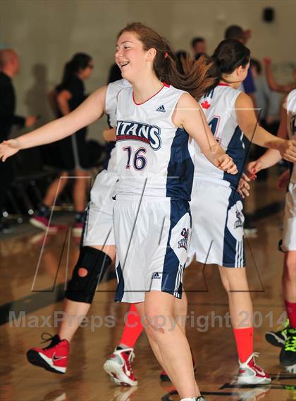 Thumbnail 1 in Shadow Hills vs. Samuel Robertson Canada (MaxPreps Holiday Classic) photogallery.