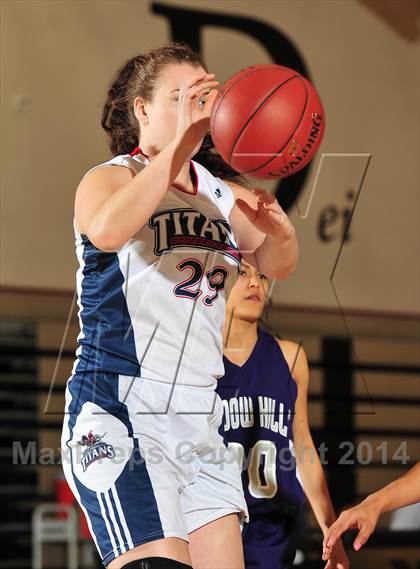 Thumbnail 1 in Shadow Hills vs. Samuel Robertson Canada (MaxPreps Holiday Classic) photogallery.