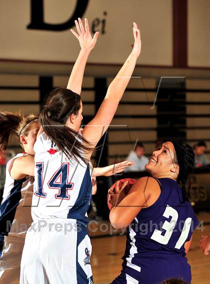 Thumbnail 3 in Shadow Hills vs. Samuel Robertson Canada (MaxPreps Holiday Classic) photogallery.