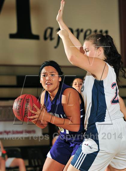 Thumbnail 3 in Shadow Hills vs. Samuel Robertson Canada (MaxPreps Holiday Classic) photogallery.