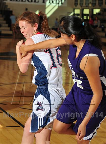 Thumbnail 1 in Shadow Hills vs. Samuel Robertson Canada (MaxPreps Holiday Classic) photogallery.