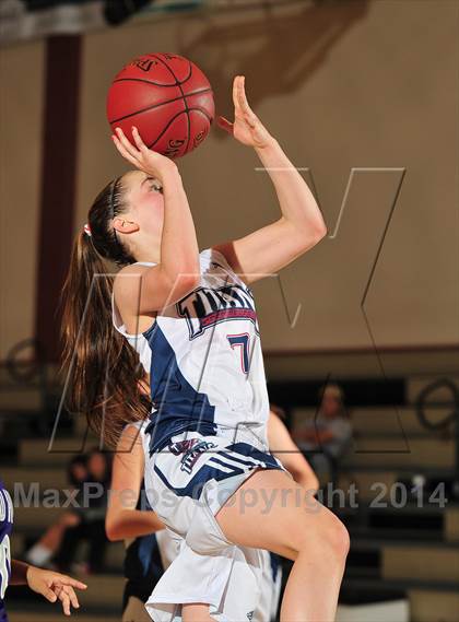 Thumbnail 2 in Shadow Hills vs. Samuel Robertson Canada (MaxPreps Holiday Classic) photogallery.