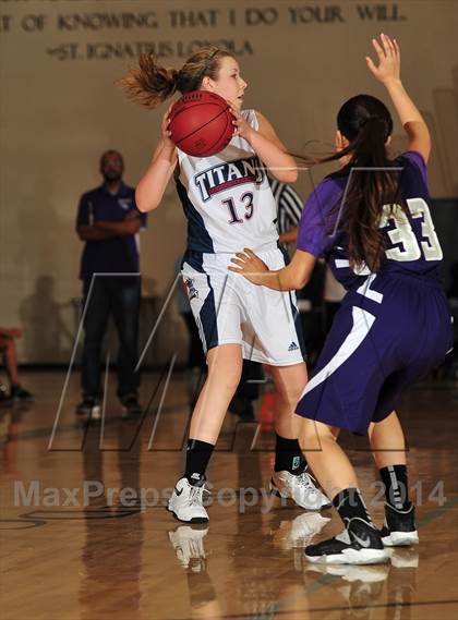 Thumbnail 3 in Shadow Hills vs. Samuel Robertson Canada (MaxPreps Holiday Classic) photogallery.